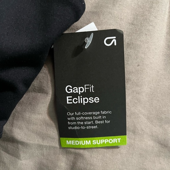 NWT GapFit Eclipse medium support strappy sports bra - Picture 3 of 3